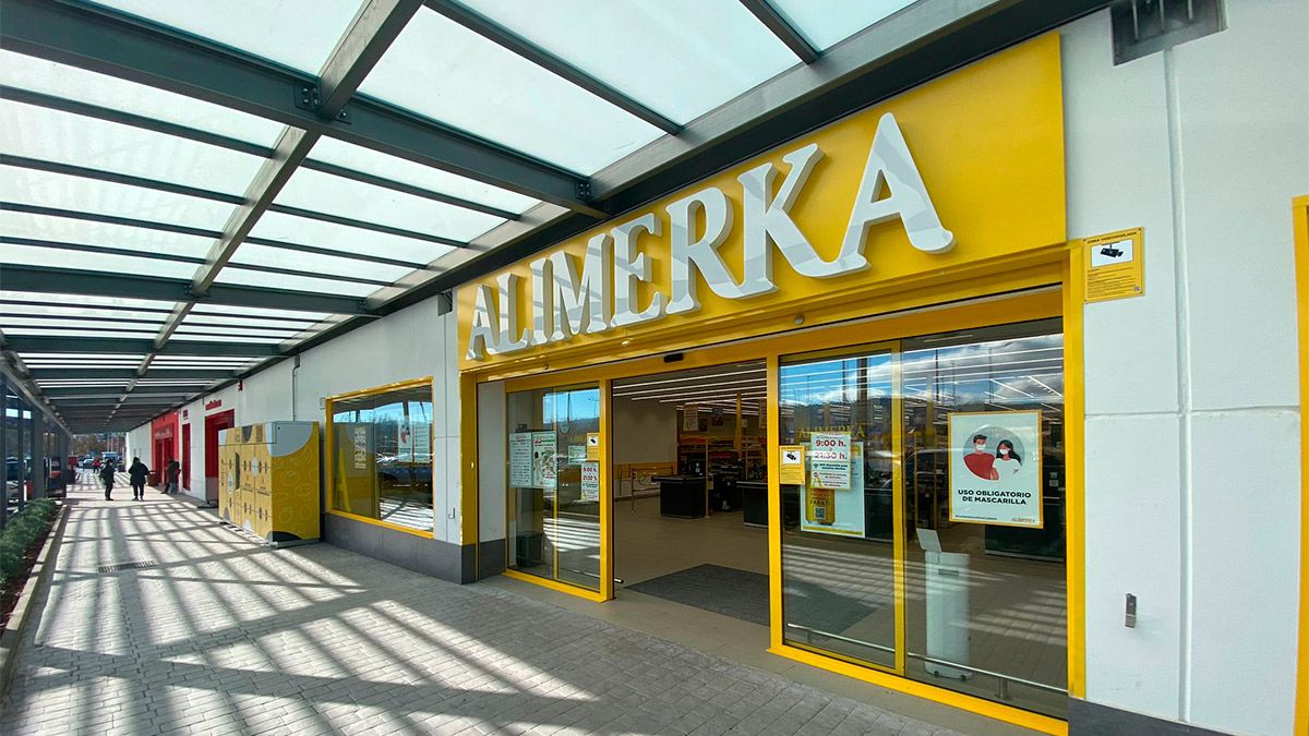 La tienda de Alimerka en el Parque Comercial Reino de León. | SAÚL ARÉN