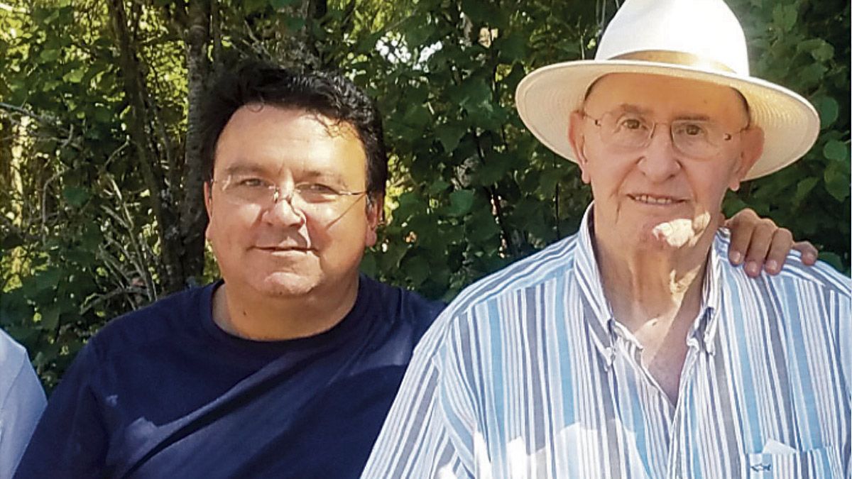 José Vilval "Vilmer" con el fotógrafo Manuel Martín.