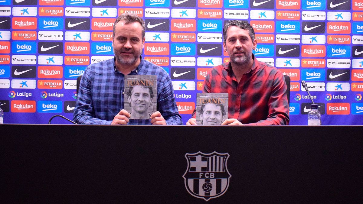 David Rubio y Juanín García, en la presentación del libro en la Ciudad Deportiva Joan Gamper. | LAURA PASTORIZA