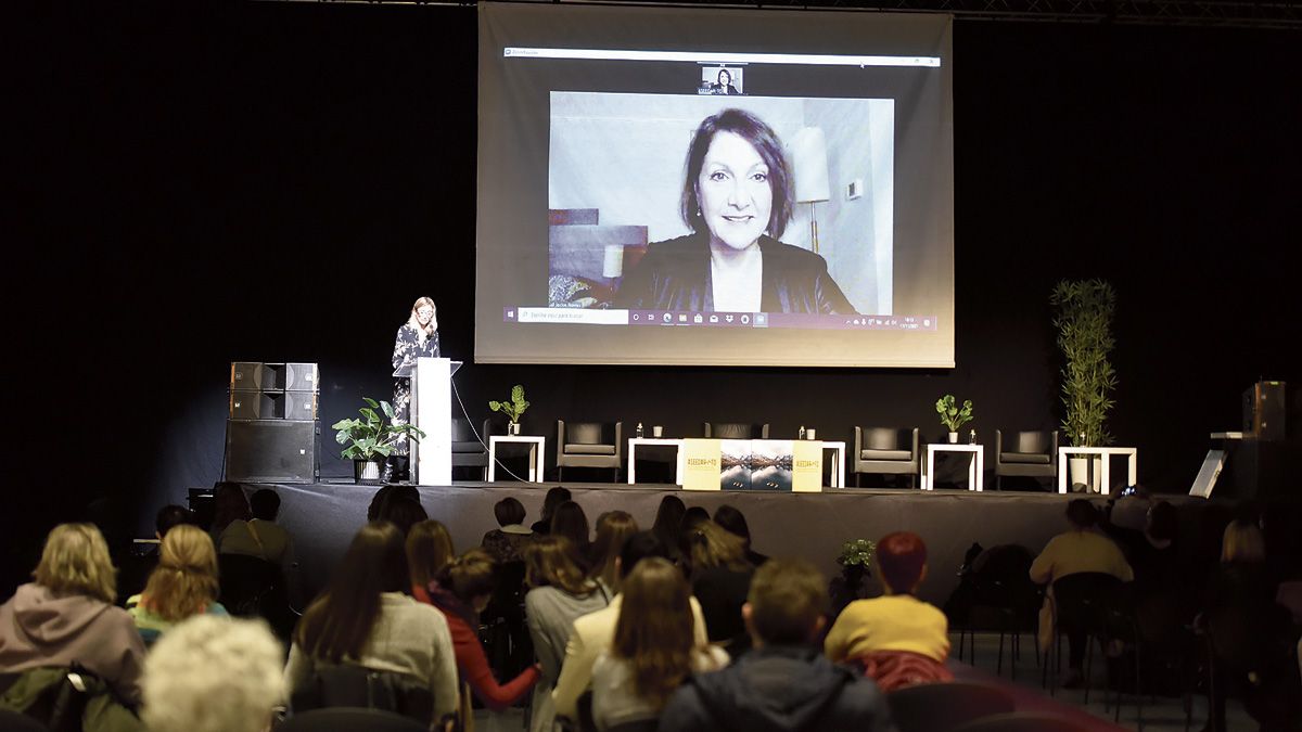 La presidenta de IFNA, Jackie Rowles, pronunció la ponencia inaugural del Congreso por videoconferencia. | SAÚL ARÉN