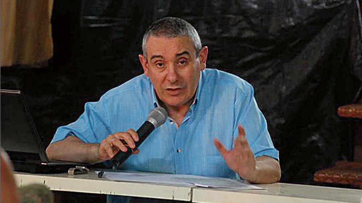 El autor del libro José Cabañas.
