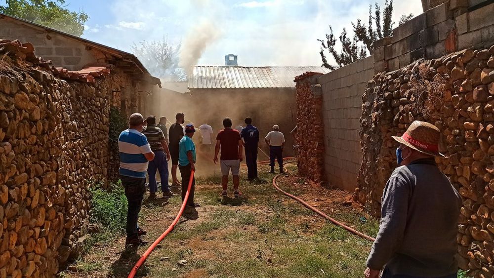 La unión vecinal vuelve a frenar el fuego en Nogarejas