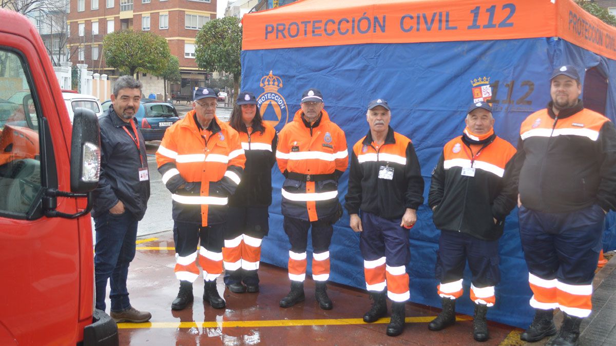 Algunos voluntarios en una campaña de captación.