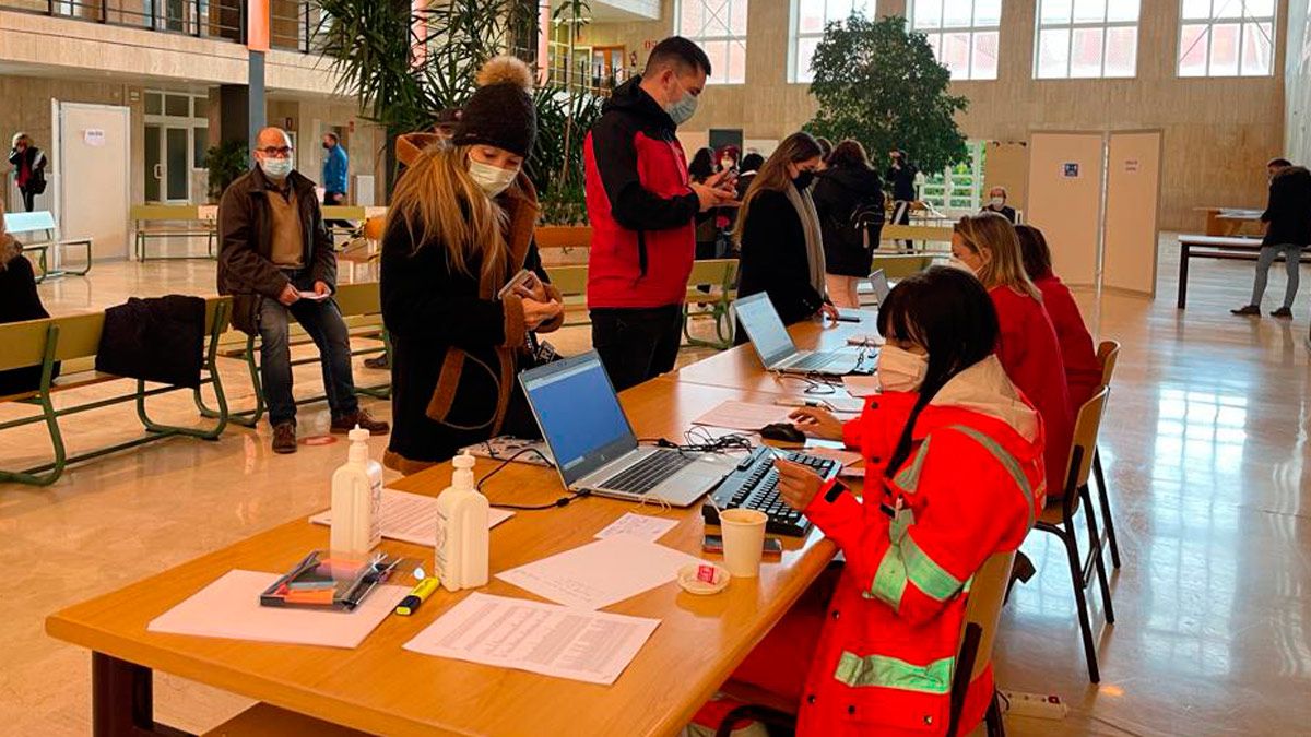 La vacunación se ha llevado a cabo en la Facultad de Empresariales. | L.N.C.