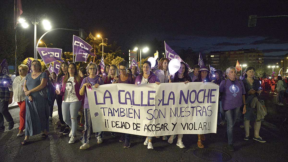 Imagen de archivo de una manifestación del '25-N' previa a la pandemia del Covid-19. | MAURICIO PEÑA
