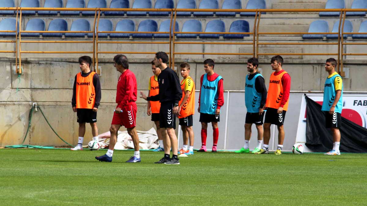 Jugadores del filial y juveniles vienen realizando entrenamientos con el primer equipo. | L.N.C.