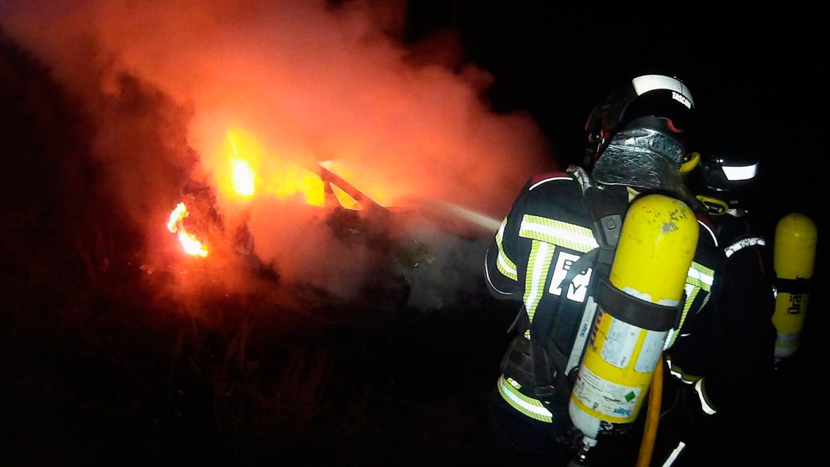 incendio-vehiculo-villanueva-del-arbol-leon-27112021.jpg