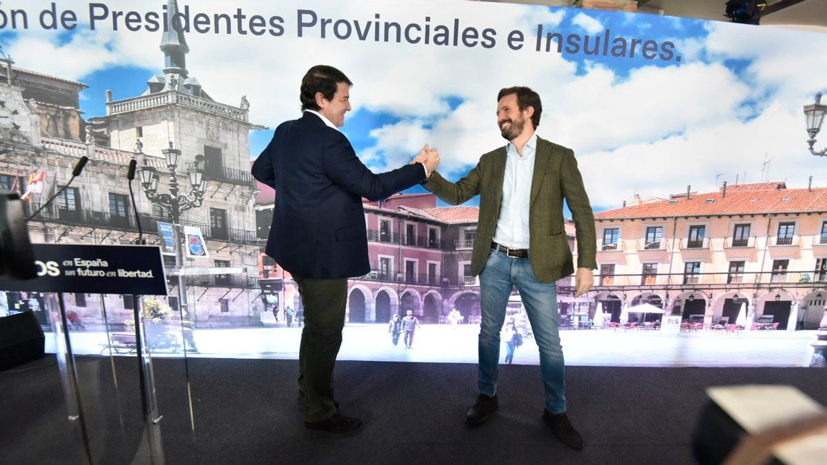 Alfonso Fernández Mañueco y Pablo Casado en León. | SAÚL ARÉN