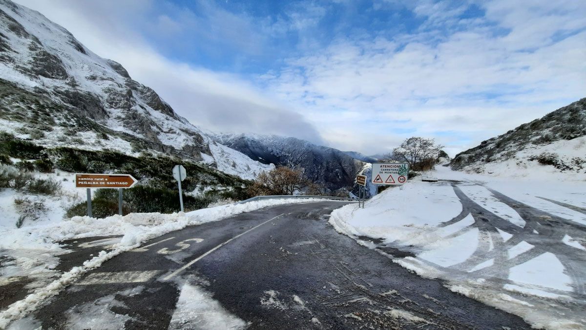 Estado actual de la carretera de acceso al Morredero.