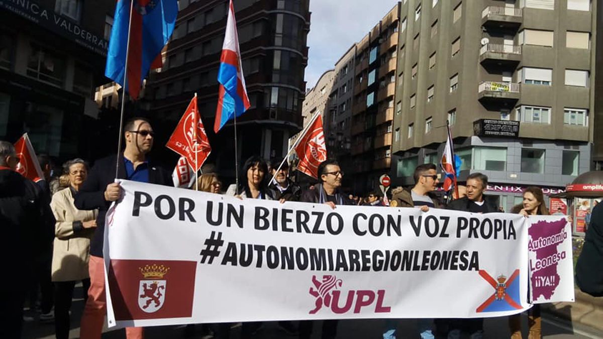 Imagen de archivo de una pancarta reivindicativa de UPL Bierzo en una manifestación.