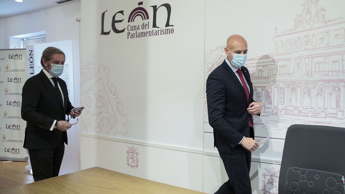 El presidente de la Cámara de Comercio, Javier Vega, y el alcalde de león, José Antonio Diez. | CAMPILLO (ICAL)