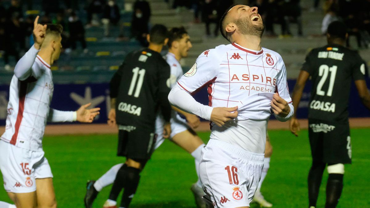 Amelibia celebra su gol ante el San Fernando. | ANTONIO VÁZQUEZ