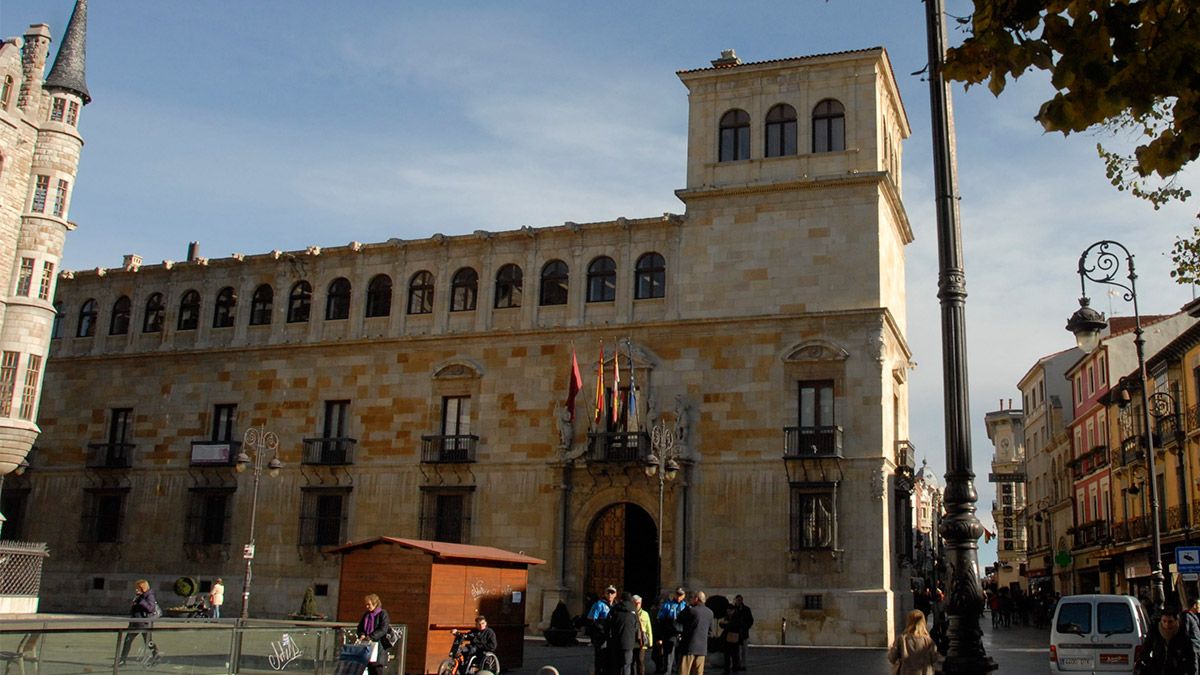 Imagen de la sede de la Diputación de León. | MAURICIO PEÑA