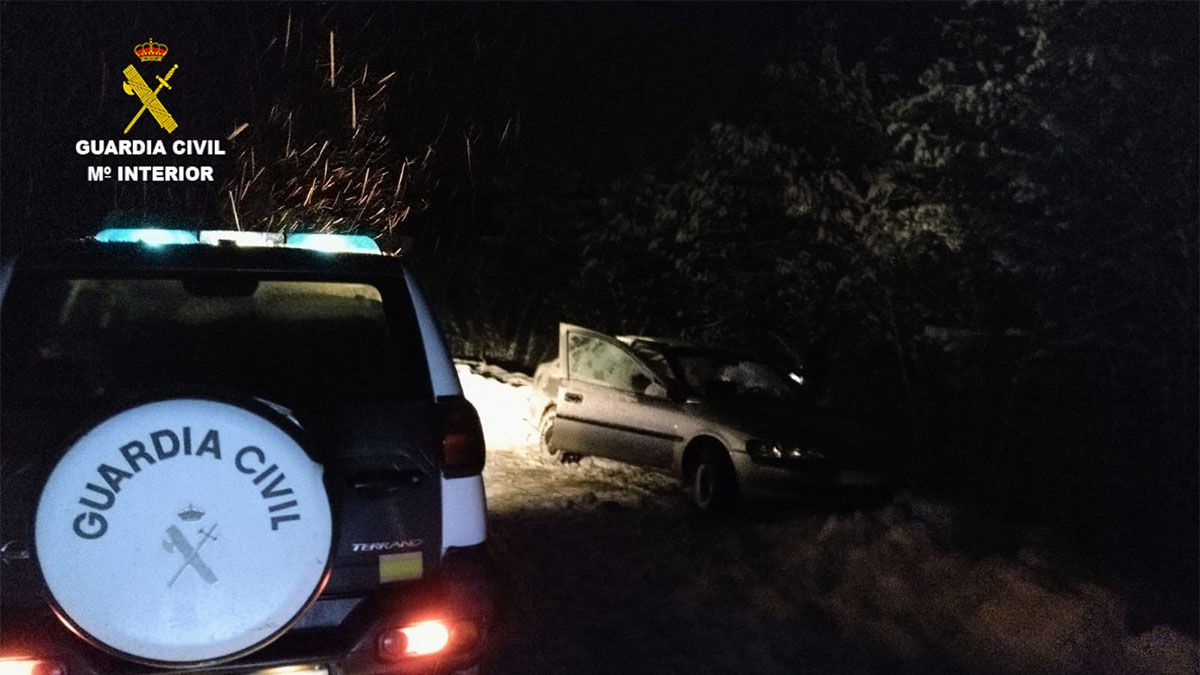 Un momento de la intervención de la Guardia Civil. | L.N.C.