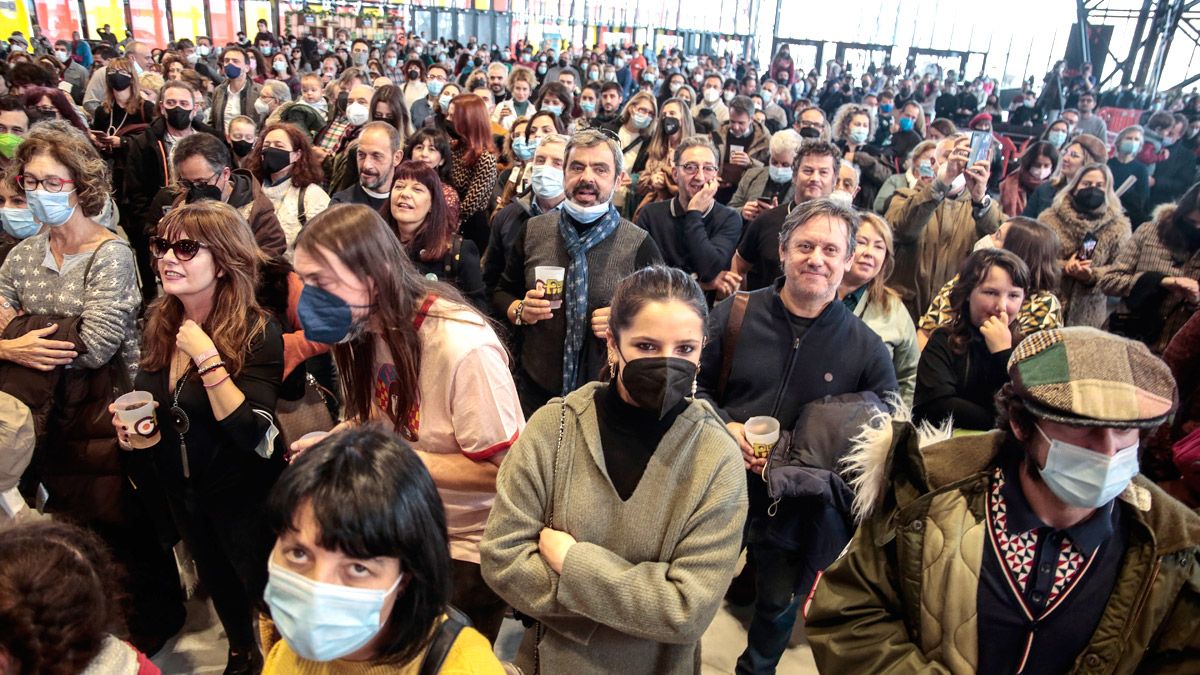 El desfile de moda sixtie tuvo una gran afluencia de público. | CARLOS S. CAMPILLO (ICAL)