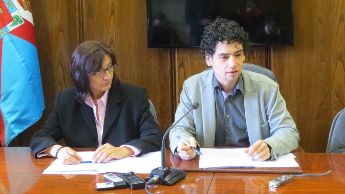 Amparo Vidal y Tulio García, en la comparecencia ante los medios. | L. N. C.