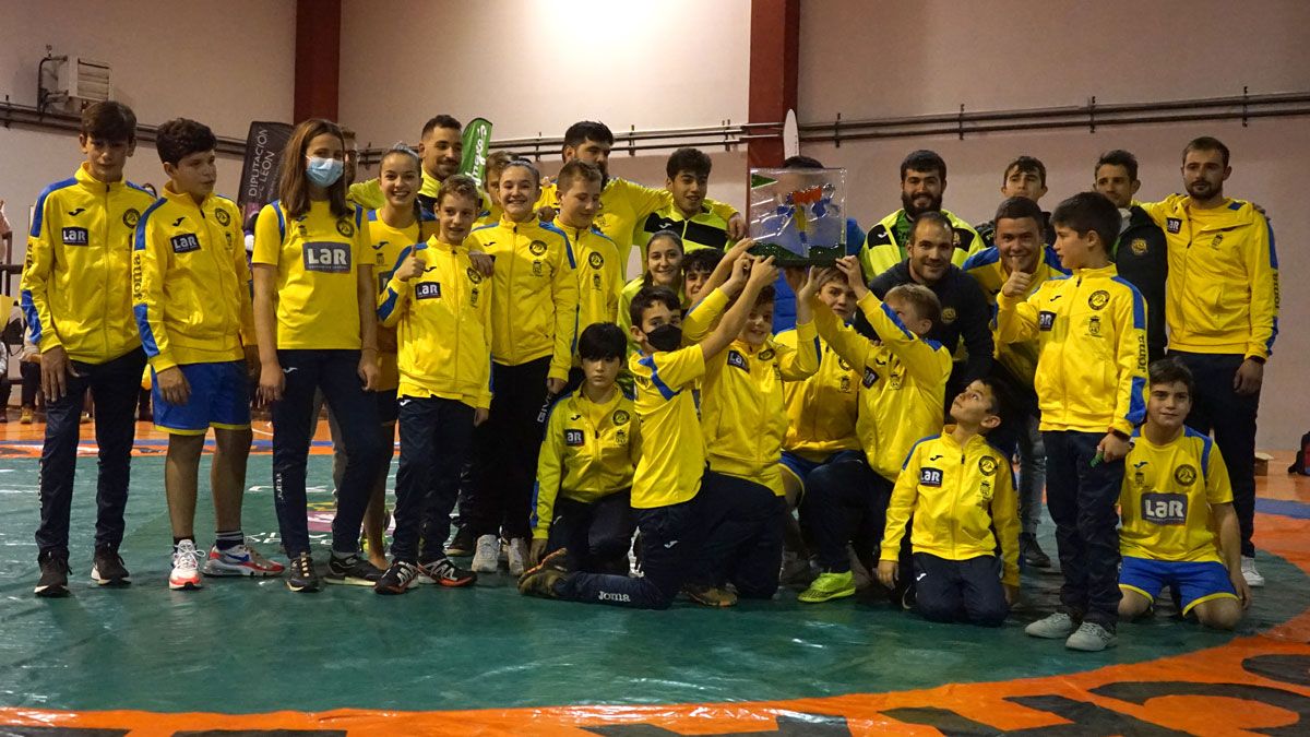 Celebración del conjunto ganador. Celebración del conjunto ganador.