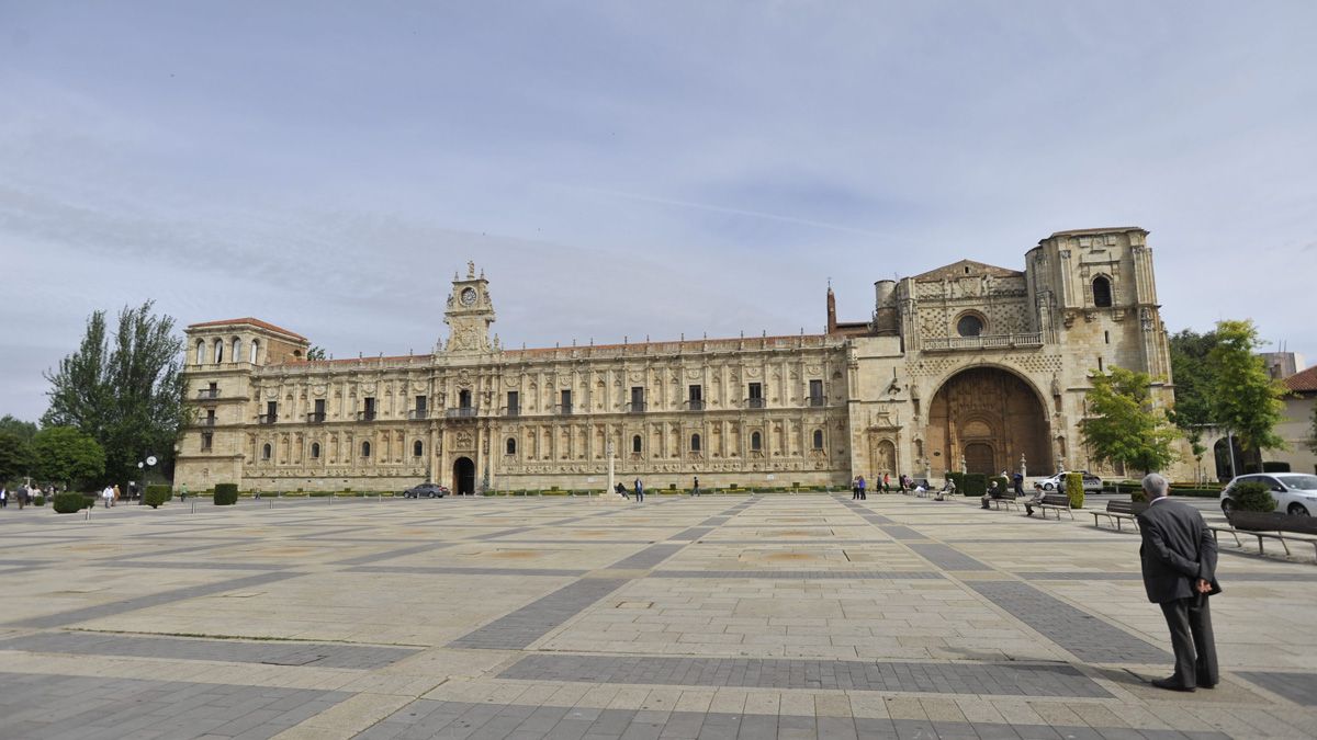 Vista general del Parador de San Marcos, buque insignia de la red estatal de alojamientos hoteleros. | DANIEL MARTÍN