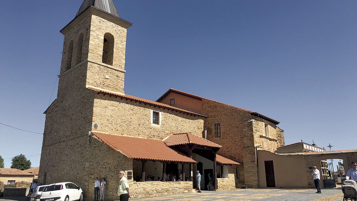 Una imagen de la iglesia de Val de San Lorenzo. | P.F.