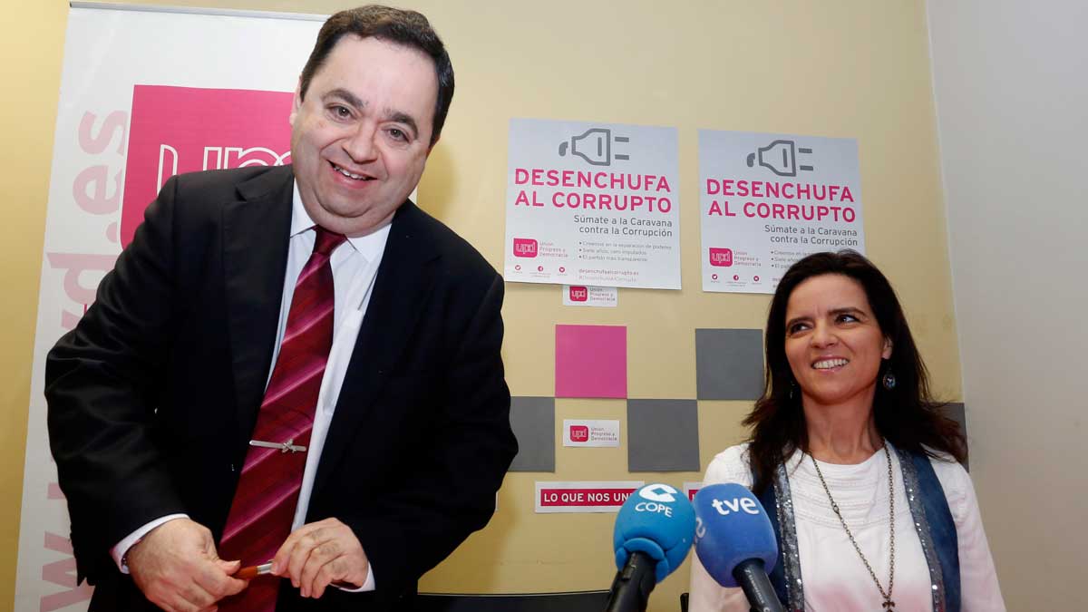 El coordinador territorial de UPyD, Rafael Delgado, y la coordinadora local del partido, Ana Carlota Amigo. | C.S. CAMPILLO