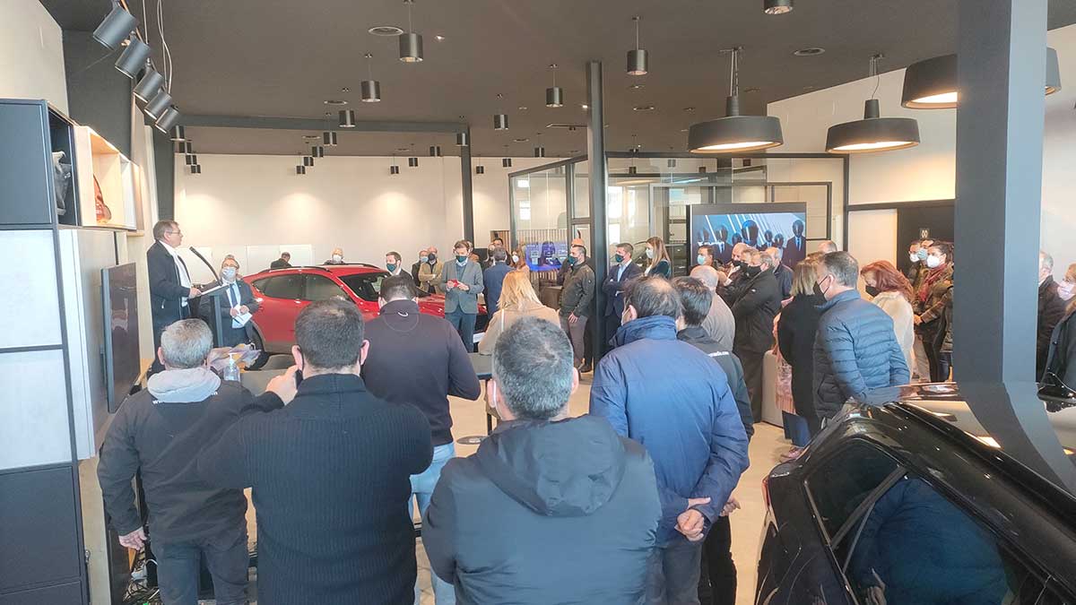 Este miércoles tuvo lugar la inauguración del Cupra Garage de Regio Motor, en el polígono de Trobajo del Camino. | L.N.C.