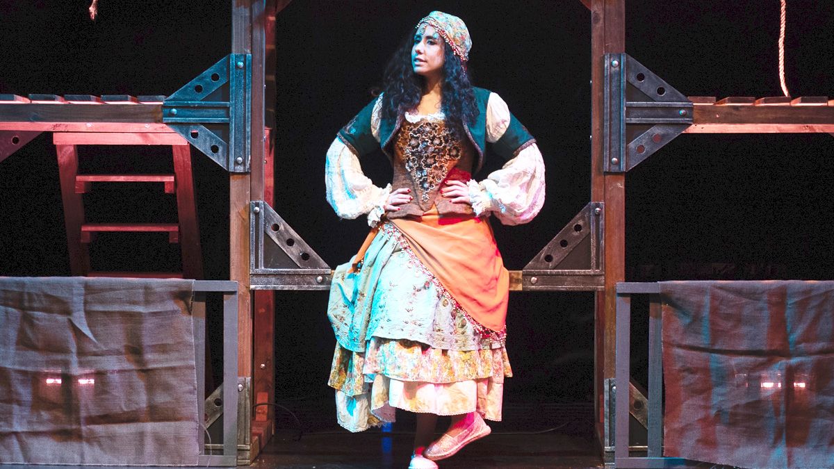 Una escena con el personaje de Esmeralda en 'El Jorobado'.
