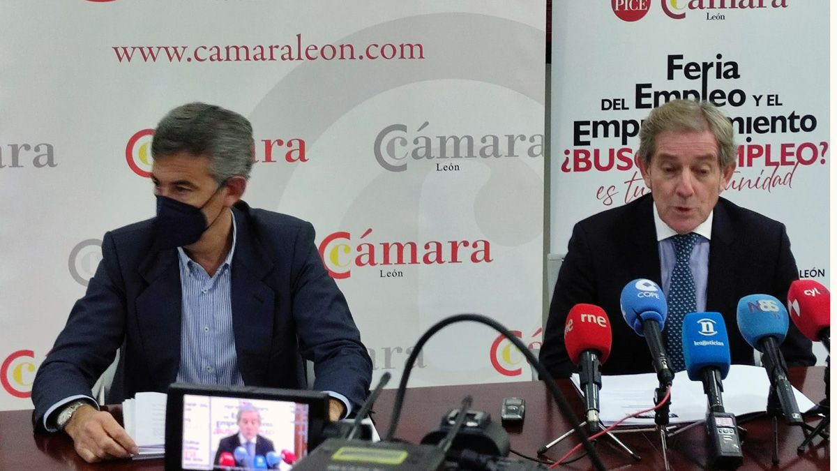 Javier Sanz y Javier Vega presentaron la Feria del Empleo en la Cámara de Comercio. | L.N.C.