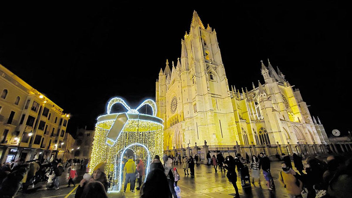 Las luces de Navidad se encenderán en León el 29 de noviembre. | SAÚL ARÉN