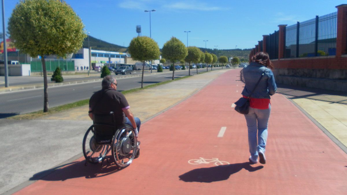 Un tramo del carril bici de Ponferrada, en la zona de La Rosaleda. | L.N.C.