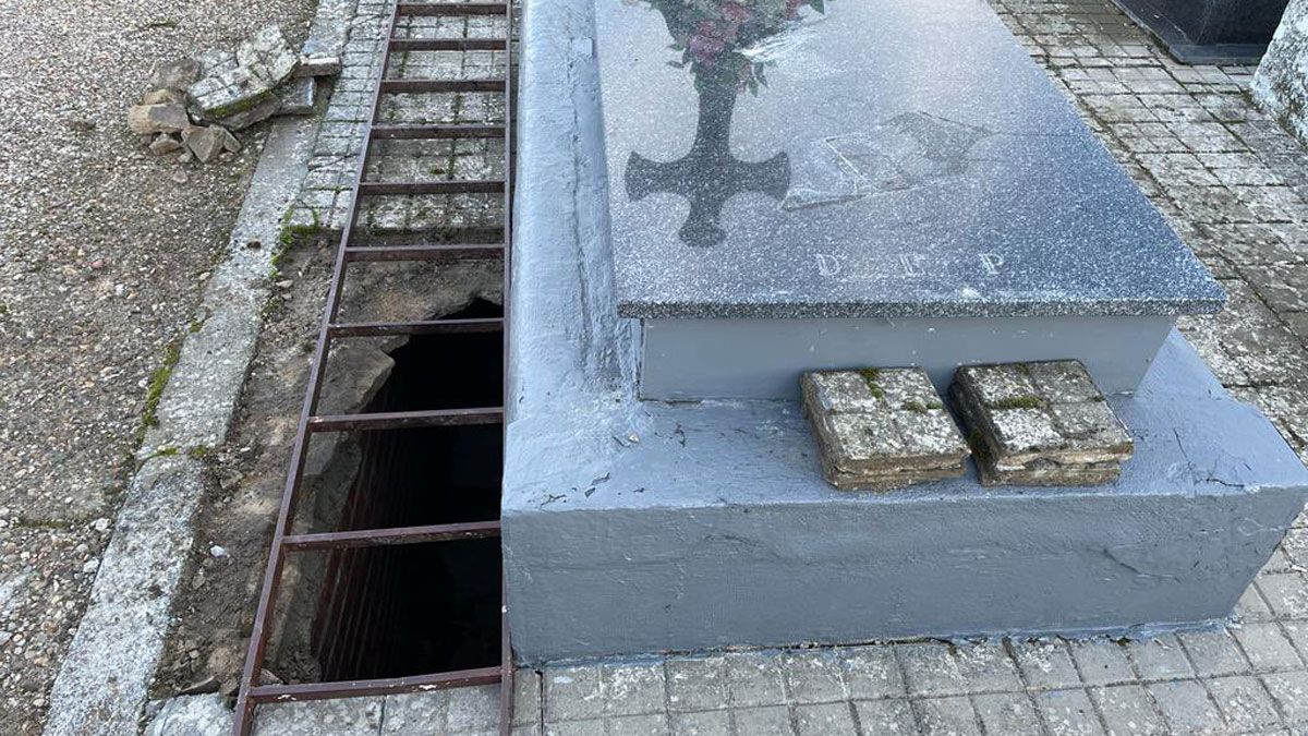 Hueco por el que cayó la mujer herida. | ICAL