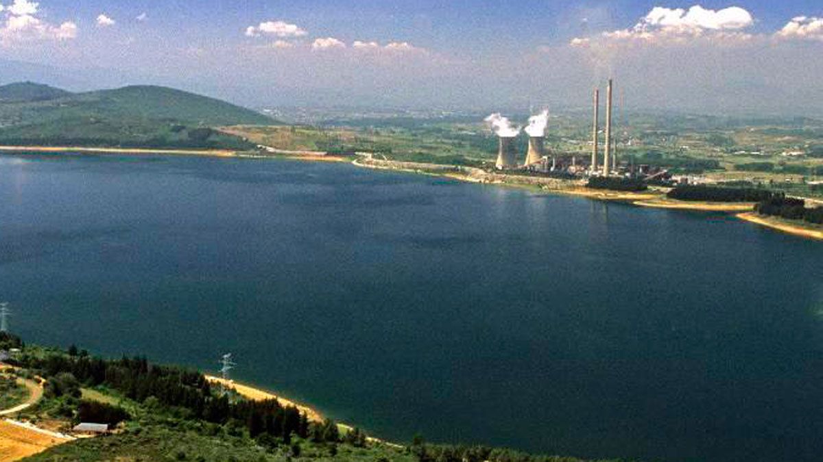 Foto de archivo del pantano de Bárcena.