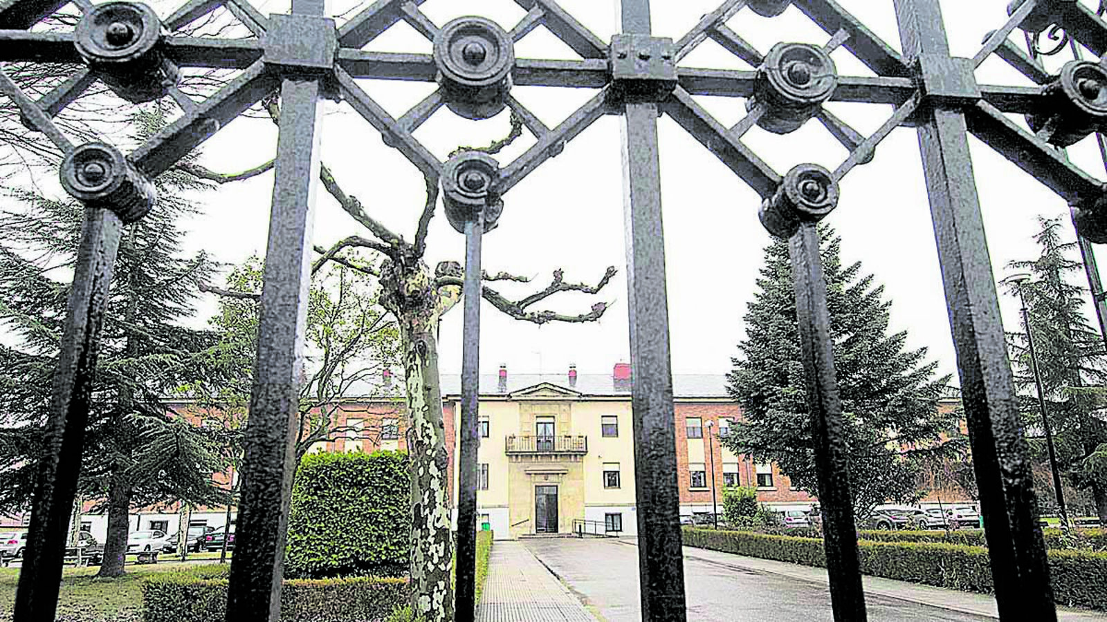 Imagen exterior de la residencia de Mayores Santa Luisa, de la Diputación. |L.N.C.