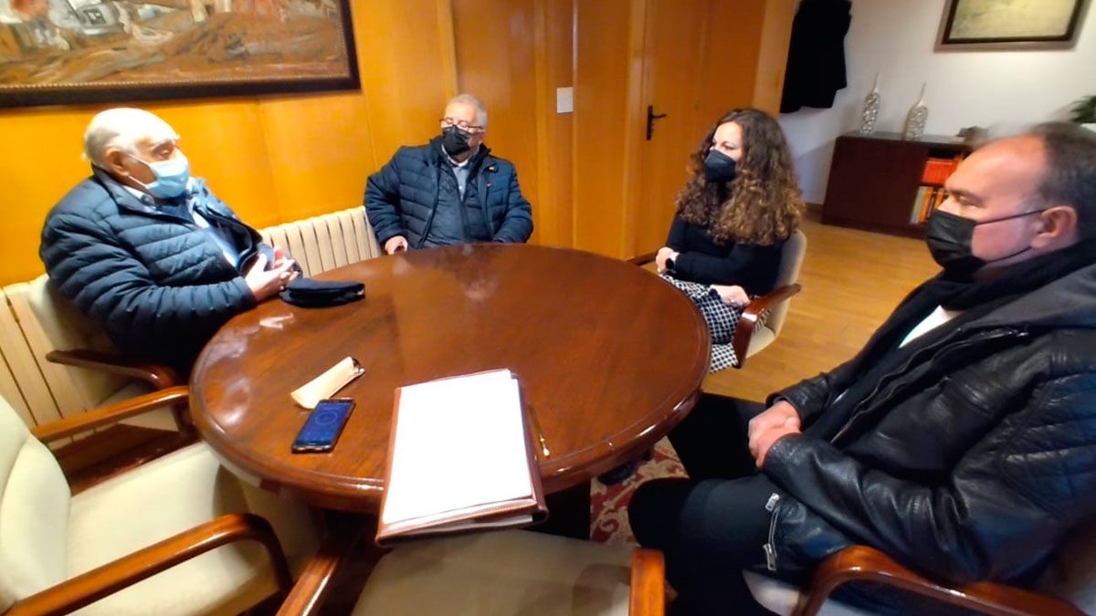 Reunión entre Bembibre y la Fundación Cultura Minera. Reunión entre Bembibre y la Fundación Cultura Minera.