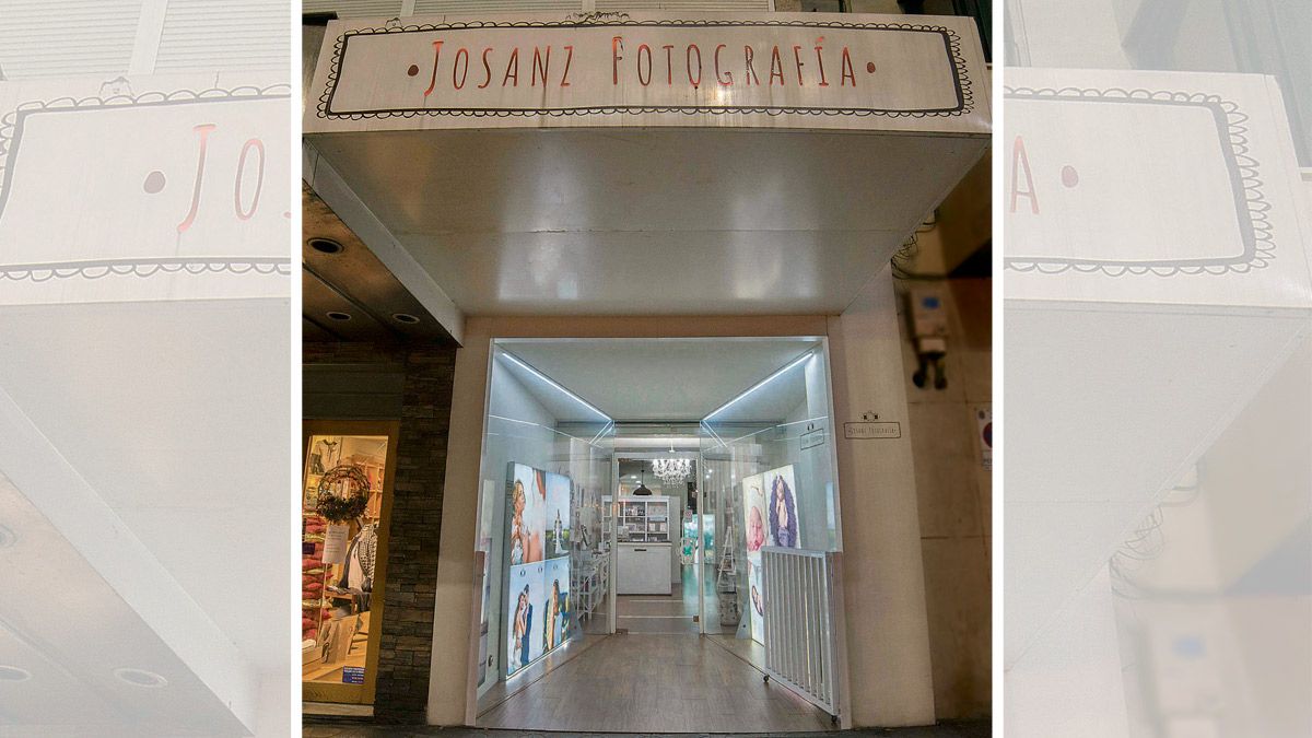 La tienda de Josanz Fotografía en la avenida de Independencia de León. | M. PEÑA La tienda de Josanz Fotografía en la avenida de Independencia de León. | M. PEÑA