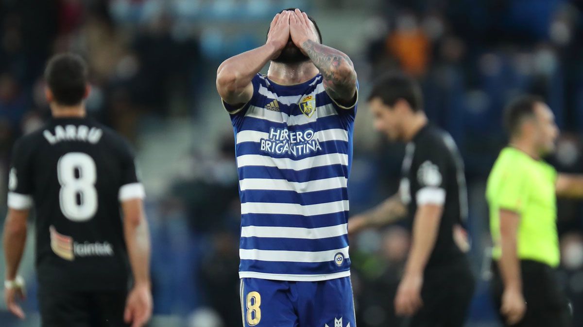 Agus Medina se lamenta tras una acción frente al Amorebieta. | SDPONFERRADINA