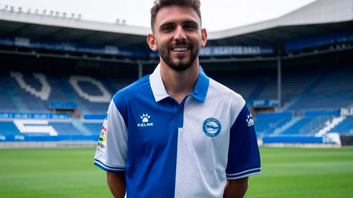 Iván Martín, durante su presentación con el Alavés. | ALAVÉS