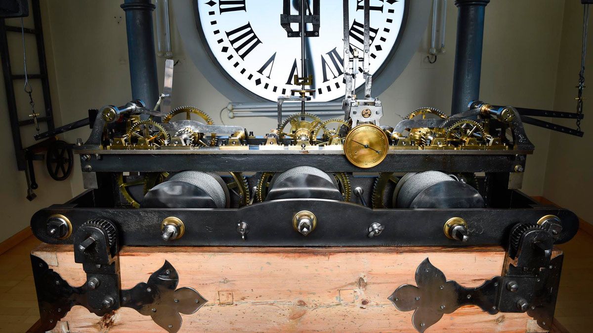 Interior del mecanismo del reloj de la Puerta del Sol, que se prepara para dar las campanadas el 31 de diciembre. | EP