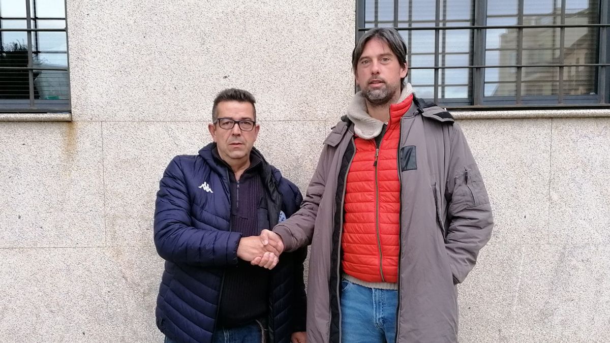 Jorge García Vega - derecha- junto al edil de Coalición por el Bierzo. | L.N.C.