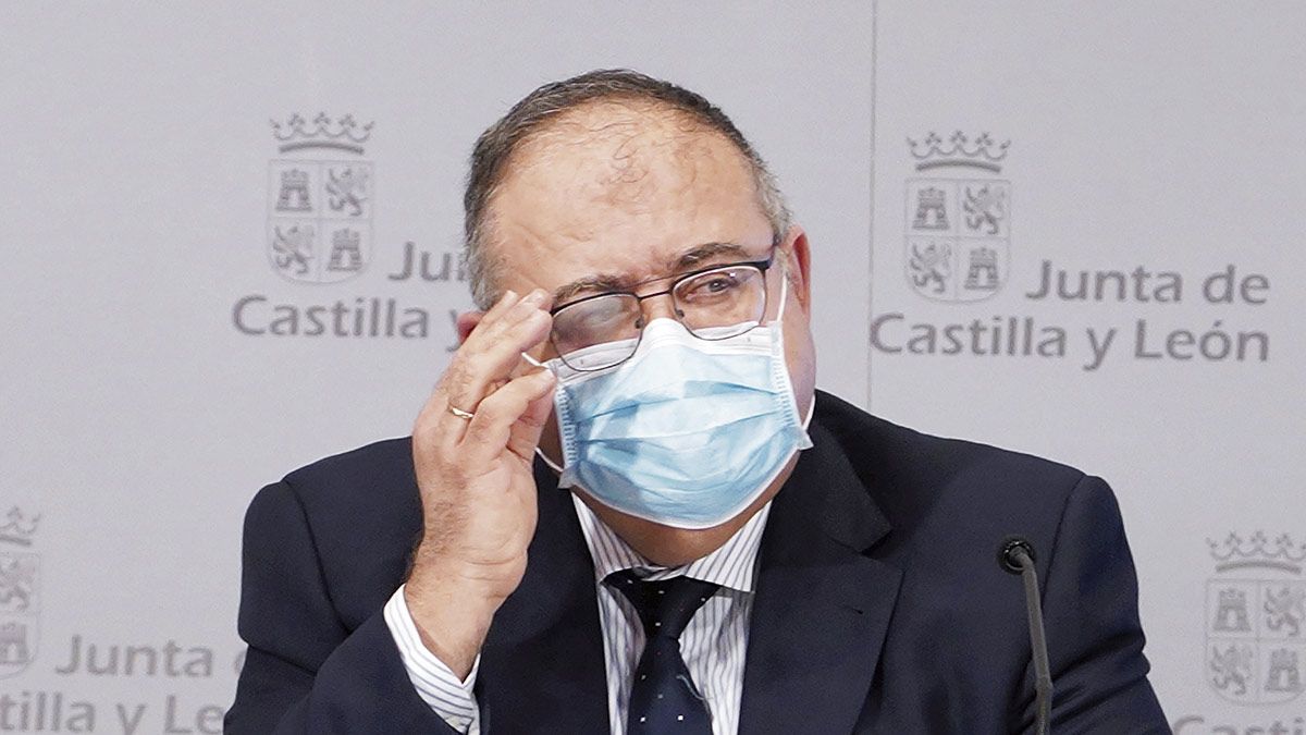 El consejero de Sanidad, Alejandro Vázquez, durante la rueda de prensa. | ICAL El consejero de Sanidad, Alejandro Vázquez, durante la rueda de prensa. | ICAL