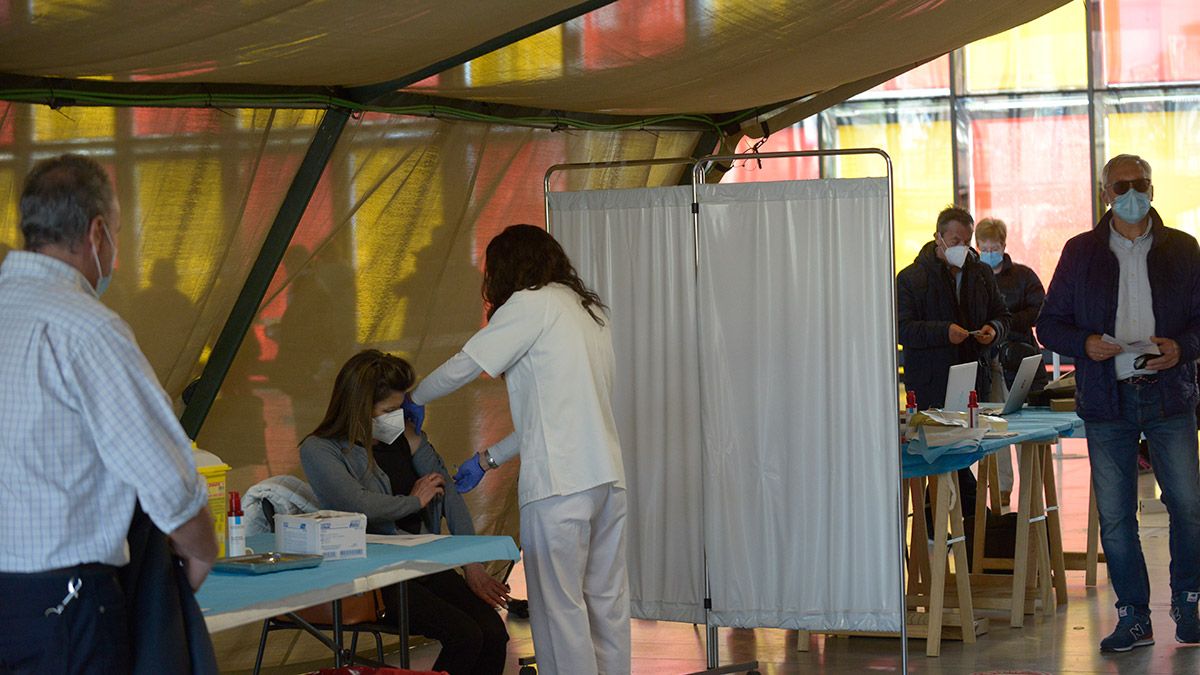vacunacion-palacio-exposiciones-leon-13421-1-1.jpg