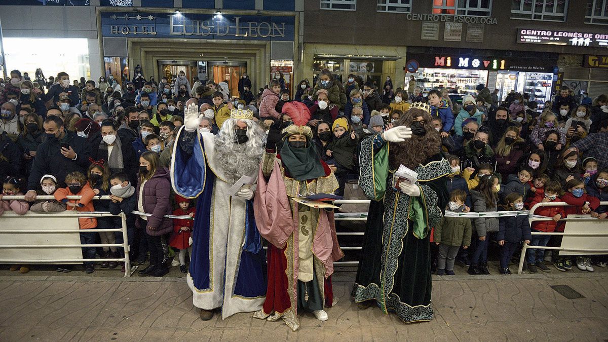 Los Reyes Magos ya se dejaron ver el domingo en la capital. | MAURICIO PEÑA Los Reyes Magos ya se dejaron ver el domingo en la capital. | MAURICIO PEÑA