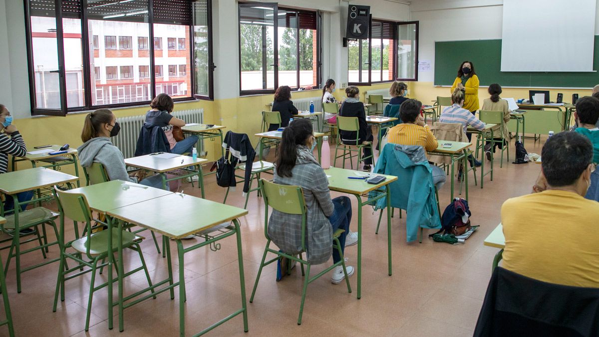 Opositores de profesor de Secundaria en los exámenes del pasado junio. | ICAL