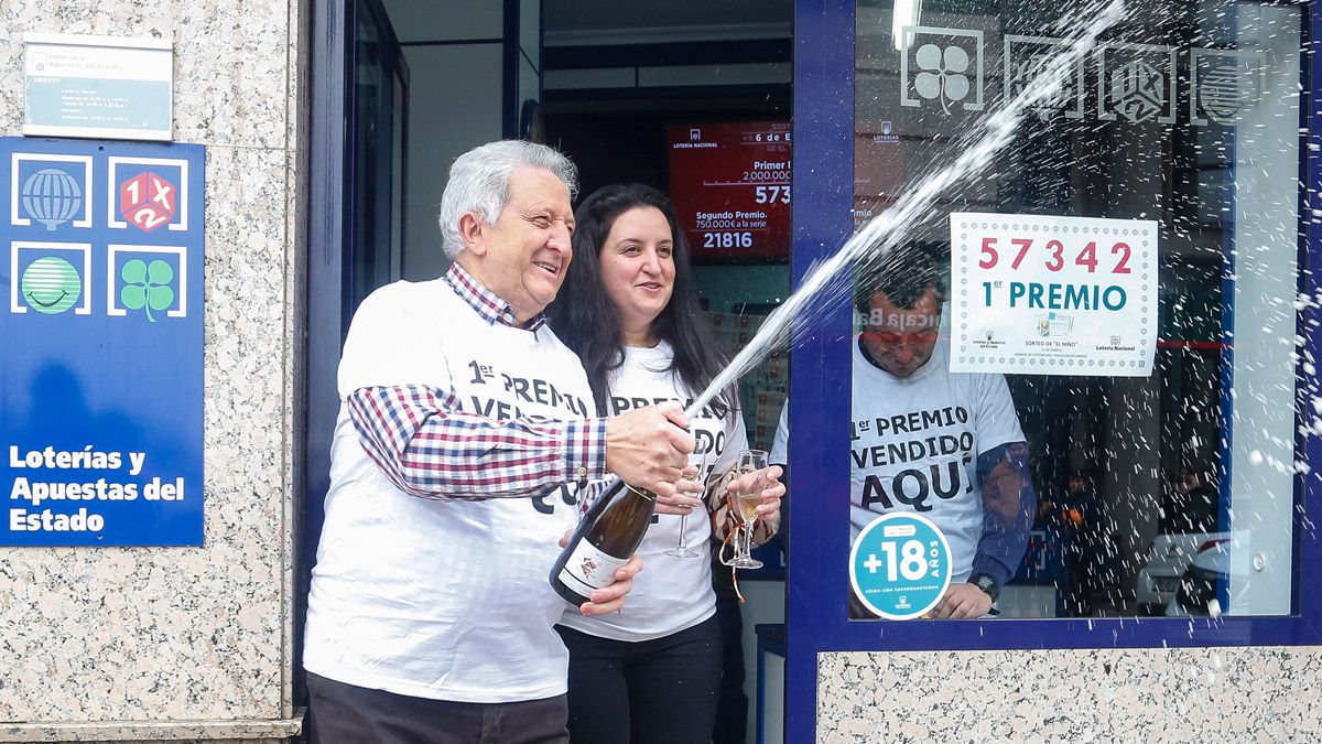 Hace dos años el primer premio de 'El Niño' llegó a Veguellina de Órbigo. | ICAL