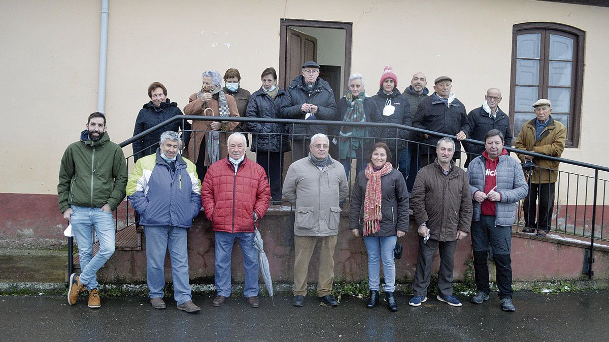 Muchos de los vecinos que esta víspera de Reyes estaban en Paradilla. | F.F.