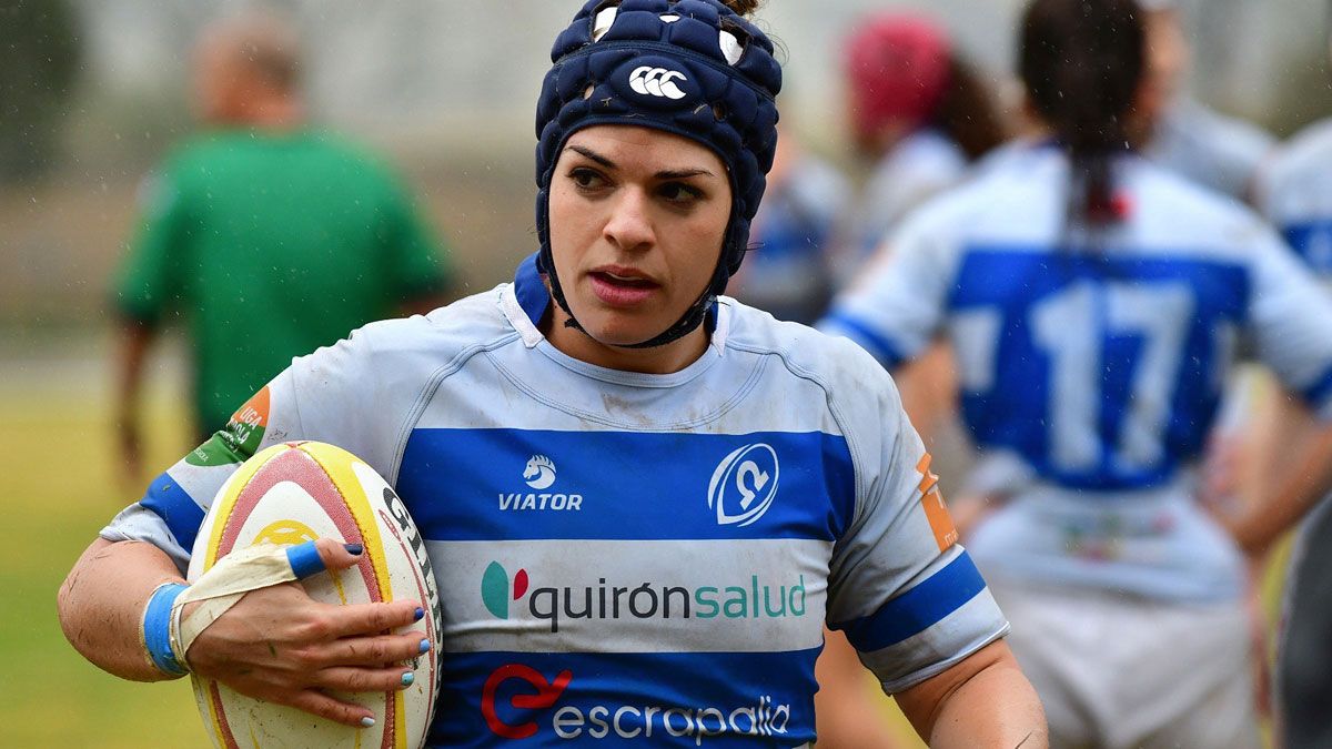 Sidorella, con el oval durante un encuentro de rugby con el Pozuelo. | ALBERTO SEGADE