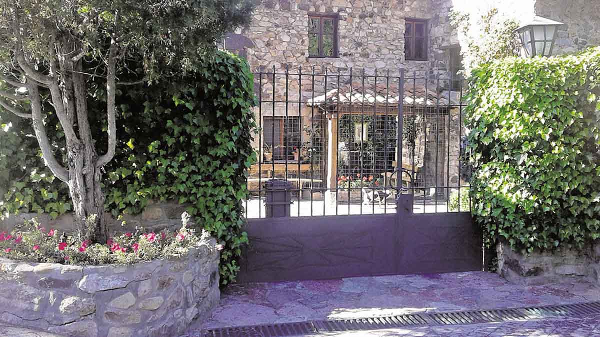 Una de las entradas de la casa de la familia Álvarez en Salamón. | L.N.C.