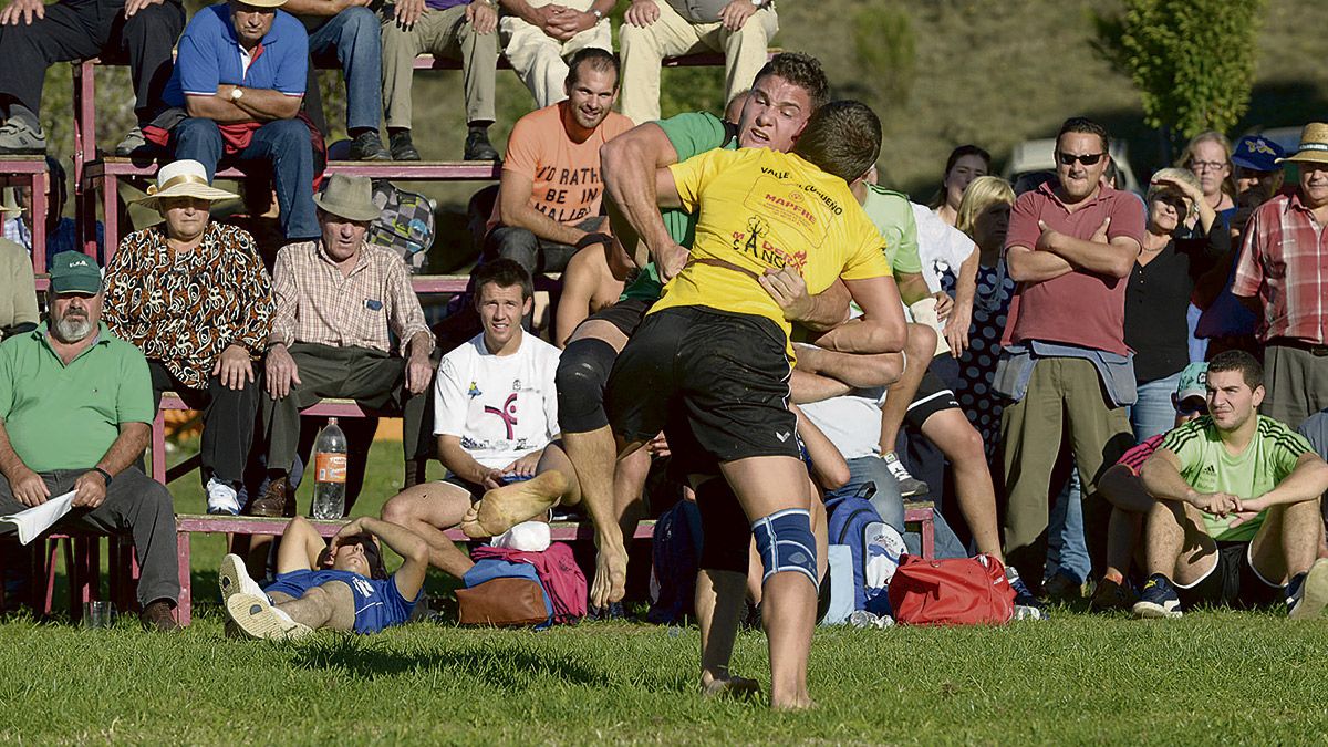 Esta victoria de Rubén Fierro, ‘Rubo’ de Valdorria, frente al líder de medios, Moisés Vega, impedía a este último ganar matemáticamente la Liga.| MAURICIO PEÑA