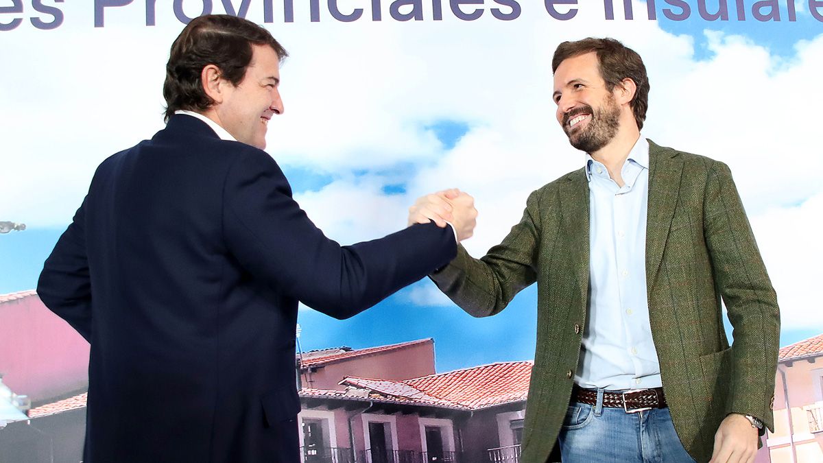 Alfonso Fernández Mañueco y Pablo Casado en un acto del PP celebrado en León a finales de noviembre. | ICAL