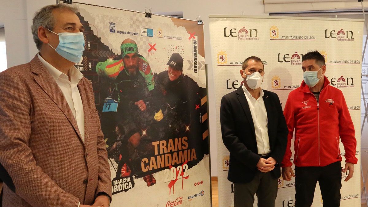 Un instante de la presentación de la Transcandamia en el Ayuntamiento. | L.N.C. Un instante de la presentación de la Transcandamia en el Ayuntamiento. | L.N.C.