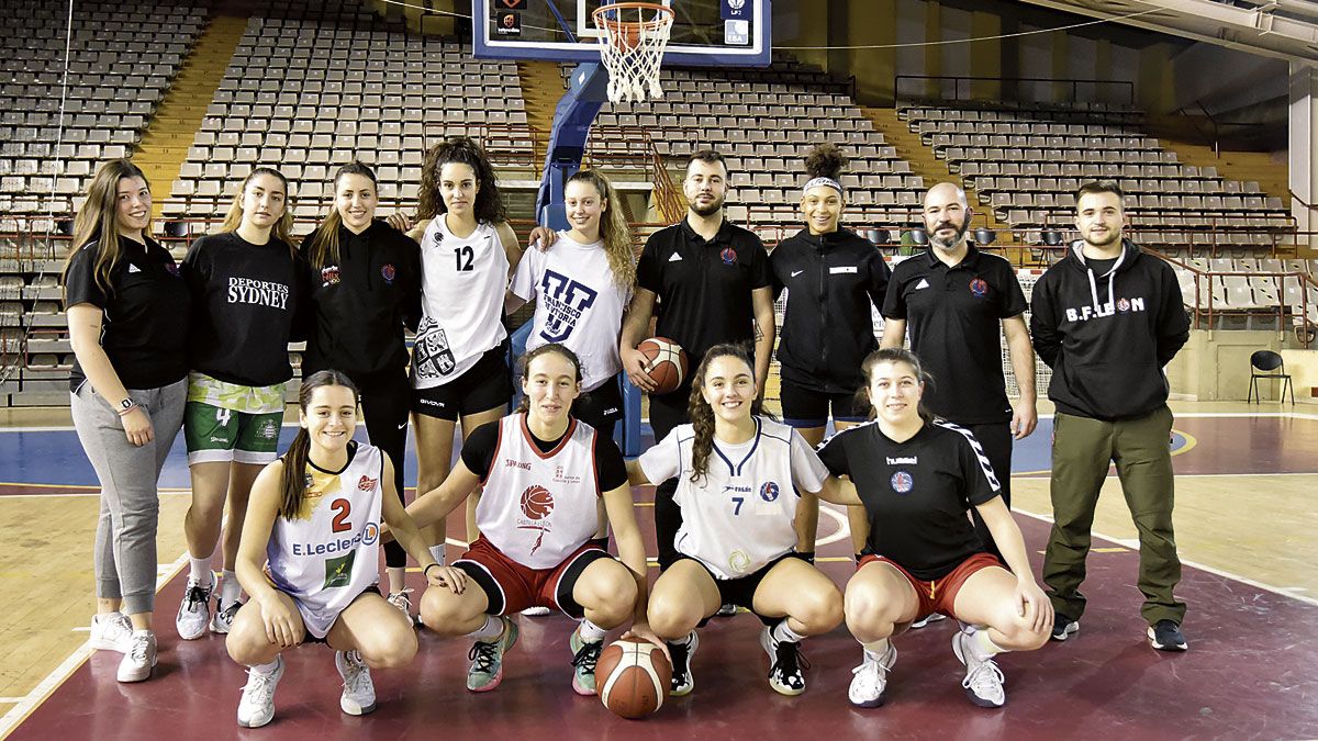 La plantilla del Baloncesto Femenino León se ha convertido en la revelación de la Liga Femenina 2. | SAÚL ARÉN